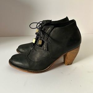 Black genuine leather Lace up Pump Size 8